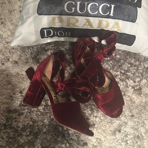 🩷❤️Beautiful Suede Burgundy tie up❤️